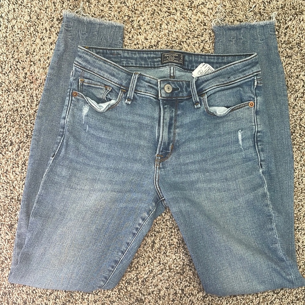 Abercrombie & fitch ripped jeans size 4